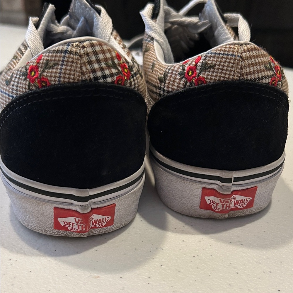 Vans Men's Black/White Plaid With Flowers Sneaker Men’s Size 8.5 Women’s Size 10 - Picture 2 of 6